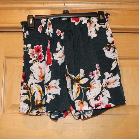 Floral Paper Bag Shorts - Picture 2 of 4